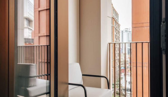 Chic Paddington Apartment with Air Conditioning