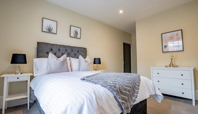 WhiskAwayHomes Shaw Street Apartment 8