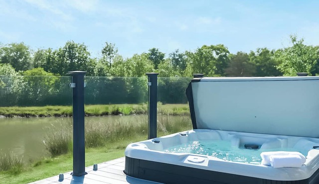 Autograph Kos Hot Tub 2-bedroom Luxury Lodge slp 4