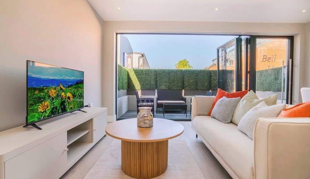 Wimbledon 2BR | Indoor-Outdoor Living & Patio