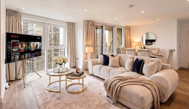 INSTAGRAM VIRAL SKY HIGH SANCTUARY With Gym and Exclusive Rooftop, Floor to Ceiling Windows