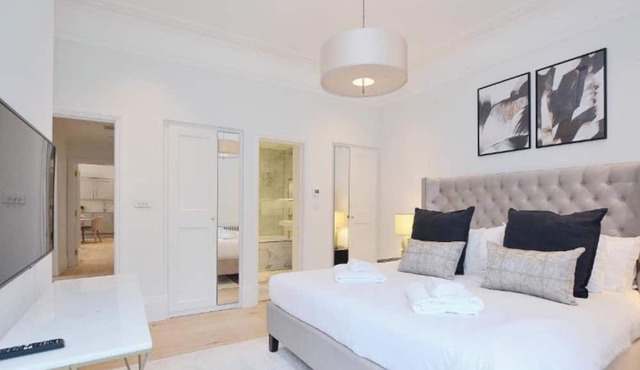 Boutique Elysian House South Kensington 3 Bed Flat minutes from the Hyde park