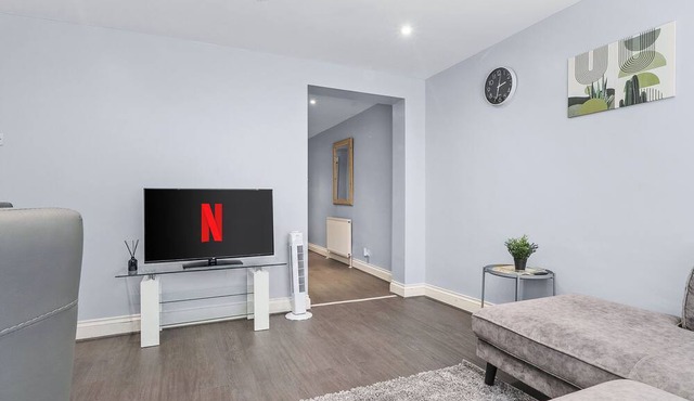 Spacious 2-Bed Flat/New Cross/Garden & Parking