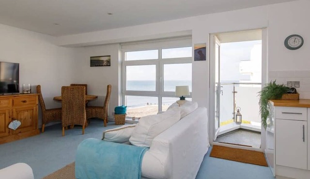 Two Bed Seafront Escape in East Wittering