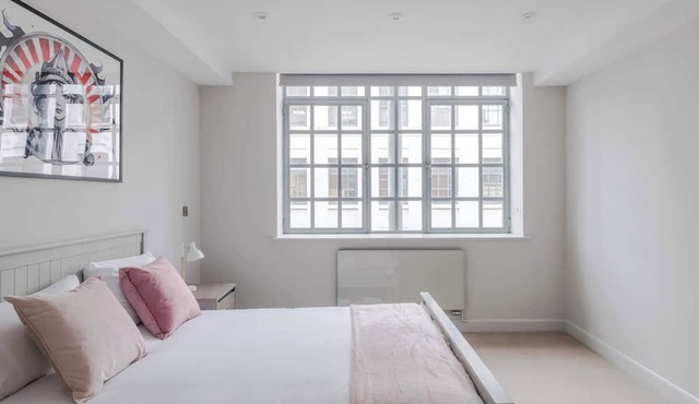 Farringdon 3-Bed · 2 En-Suites · Lift · Sleeps 8