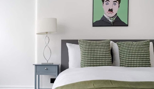 Classy 2BR 2BA in the ♥️ of Central London ❄️ Air Con. 🌿 Terrace | Sleeps 6