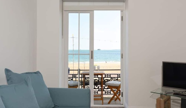 Stunning beach front luxury apt w/balcony Sleeps 6