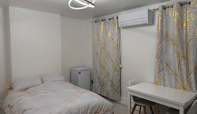 Studio Sleeps 2 with Air Conditioning