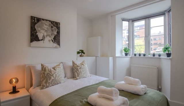 modern 2 bedroom @ Nine Elms Station A