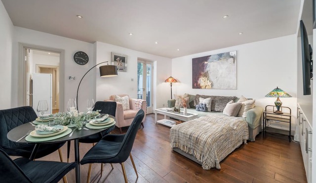 Niru Experience Hidden Gem In Chelsea 2BD 2BA