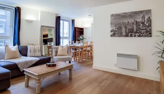 Two Bedroom, Serviced Apartment in Aldgate East