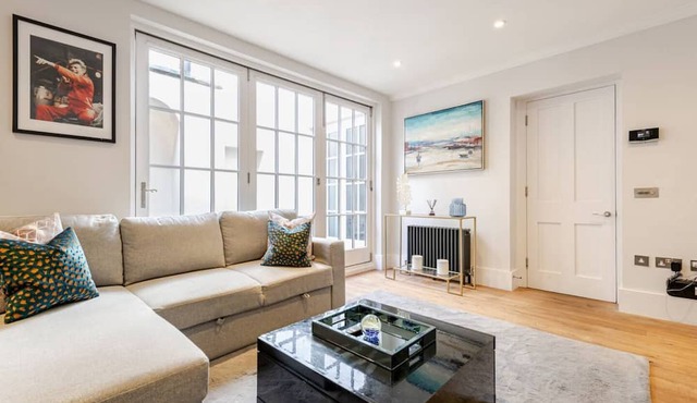 Charming 3 Bed Apartment with AC, WiFi in Marylebone