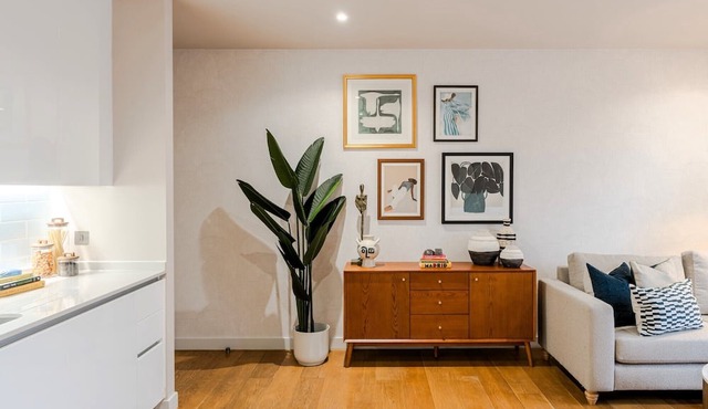 King's Cross | 1 Bedroom Apartment (Balcony)