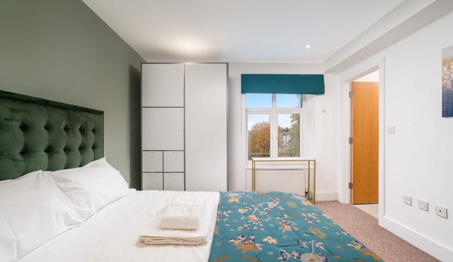 Stunning 3 Bedroom Flat, with Parking, Sleeps Six, Near Greenwich Park