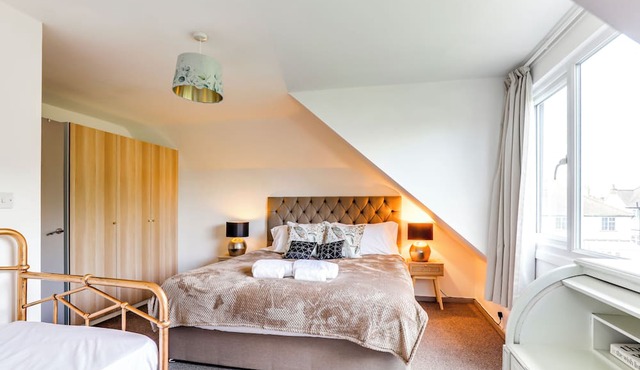 Mill Hill Duplex | 3BR · Balcony · London in 28 Mins