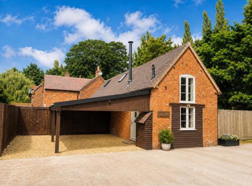 Moat Farm by Oracle - The Farmhouse & Oak Barn