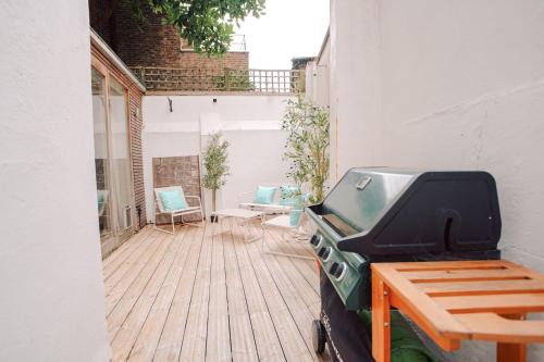 Notting Hill, Victorian 3 Bed with 2 large Living