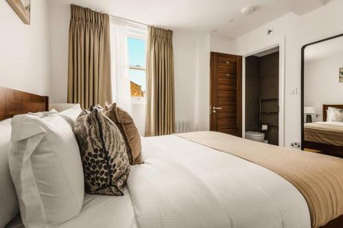 Bright Kensington 1 Bed AC