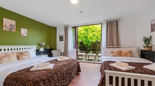 Spacious Garden Home 4 mins to Camden Station & 1 min walk to Camden Market