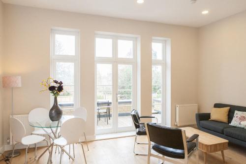 Beautiful 2 bed terrace flat close to Greenwich - Pass the Keys