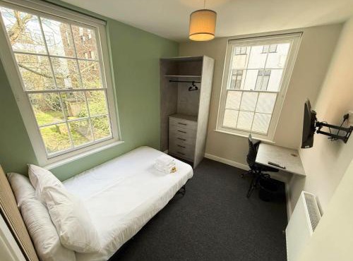 Six Bedroom Flat on John Street - Flat 1