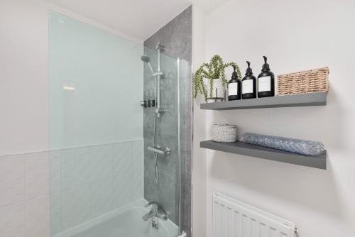 WhiskAwayHomes - Walkers Lane - Family Home