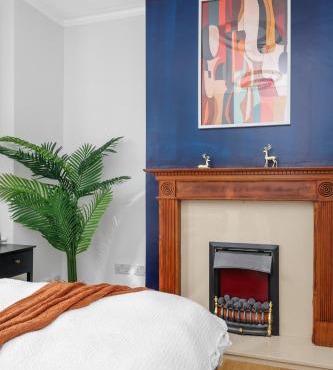 5-Bed London Croydon Townhouse by Harlingtoin