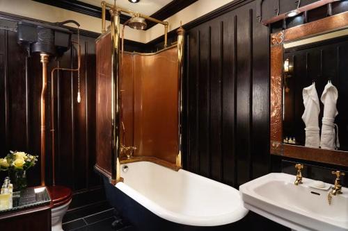 Luxury Suite - The Gore