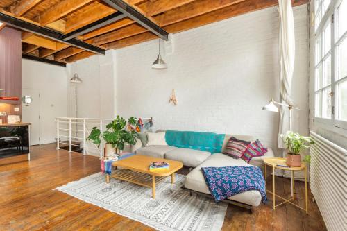 Modern Comfort Spacious Apartment Near Kings Cross and Camden, Complementary Fast WiFi, Netflix, Tea & Coffee