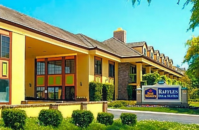 Best Western Plus Raffles Inn & Suites