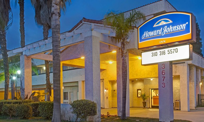 Delthorne Hotel | Howard Johnson by Wyndham Torrance