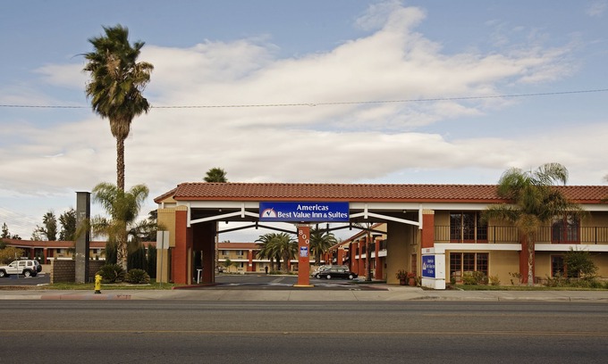 Hemet Hotel | Days Inn by Wyndham Hemet