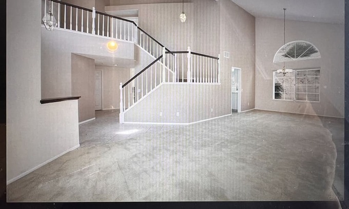 Estates at Canyon Crest House | 3 min to UCR/1 Mile, Close House or Nice Rooms for Rent.