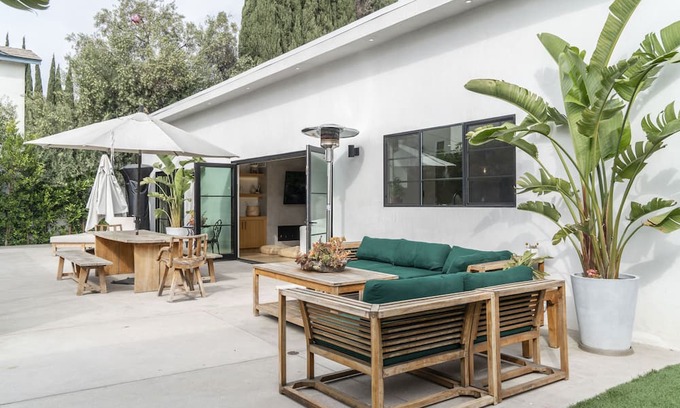 Miracle Mile House | Villa Casita